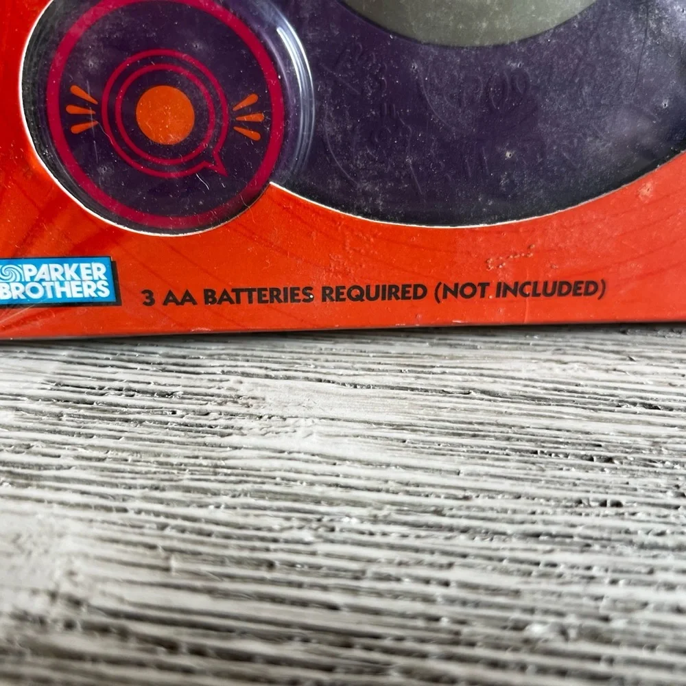 🆕 Hasbro Express Yourself Game - Red and Purple